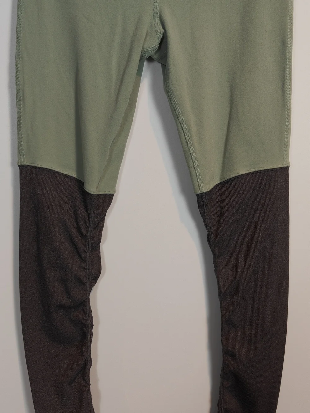 ALO YOGA Goddess Ribbed Leggings in Sage and Stormy Heather Size Small